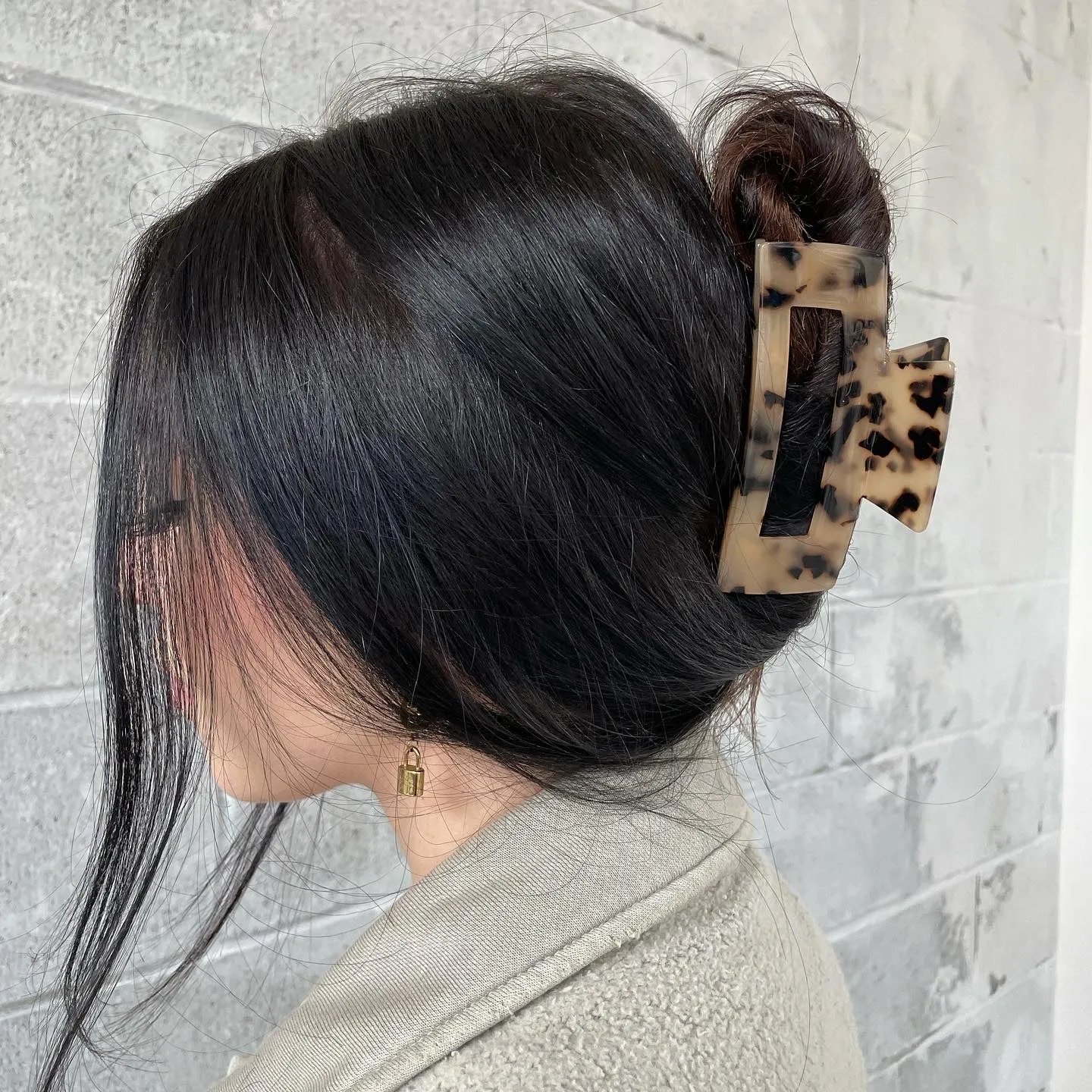 27 Chloe Large Claw Clip sold by 27 Boutique product image thumbnail 3