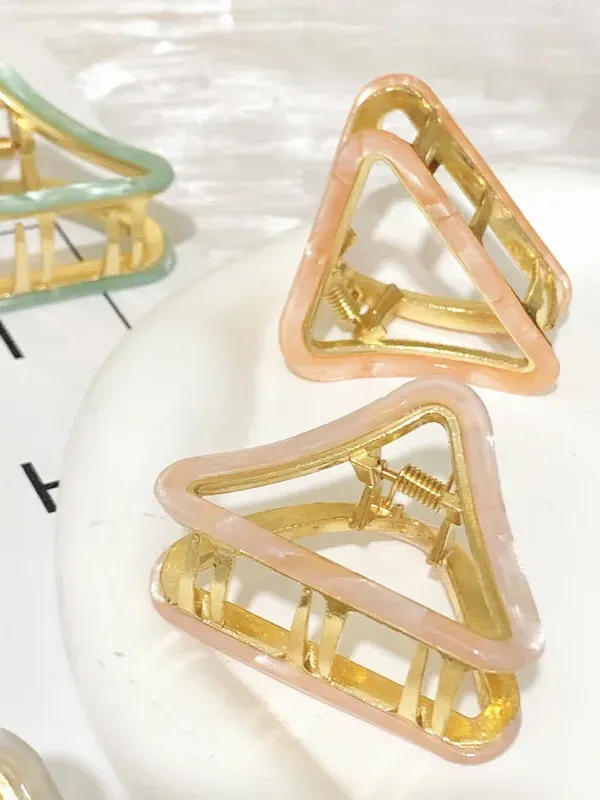 27 Triangle Claw Clip sold by 27 Boutique product image thumbnail 5