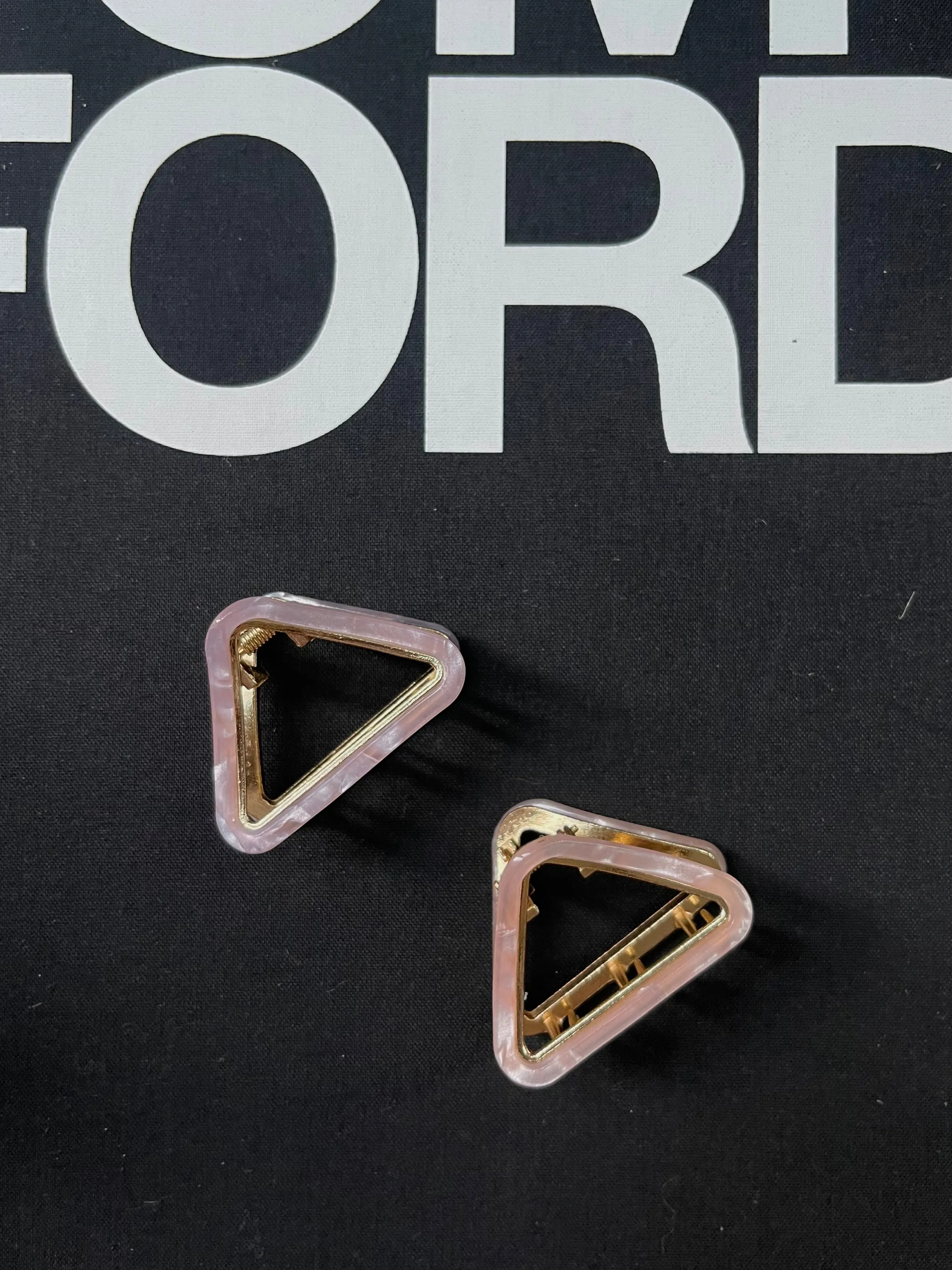 27 Triangle Claw Clip sold by 27 Boutique product image thumbnail 2
