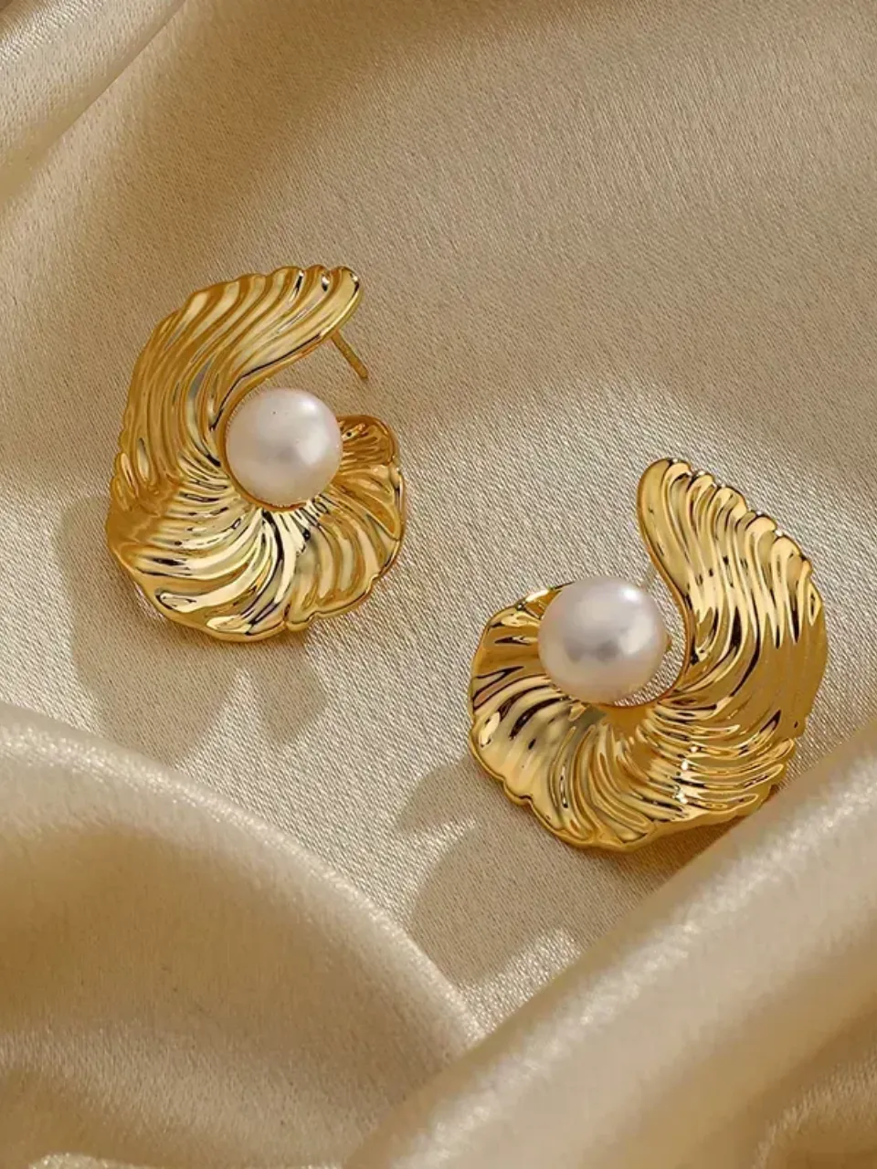 27 Pearl Swirl Stud Earrings sold by 27 Boutique product image thumbnail 3