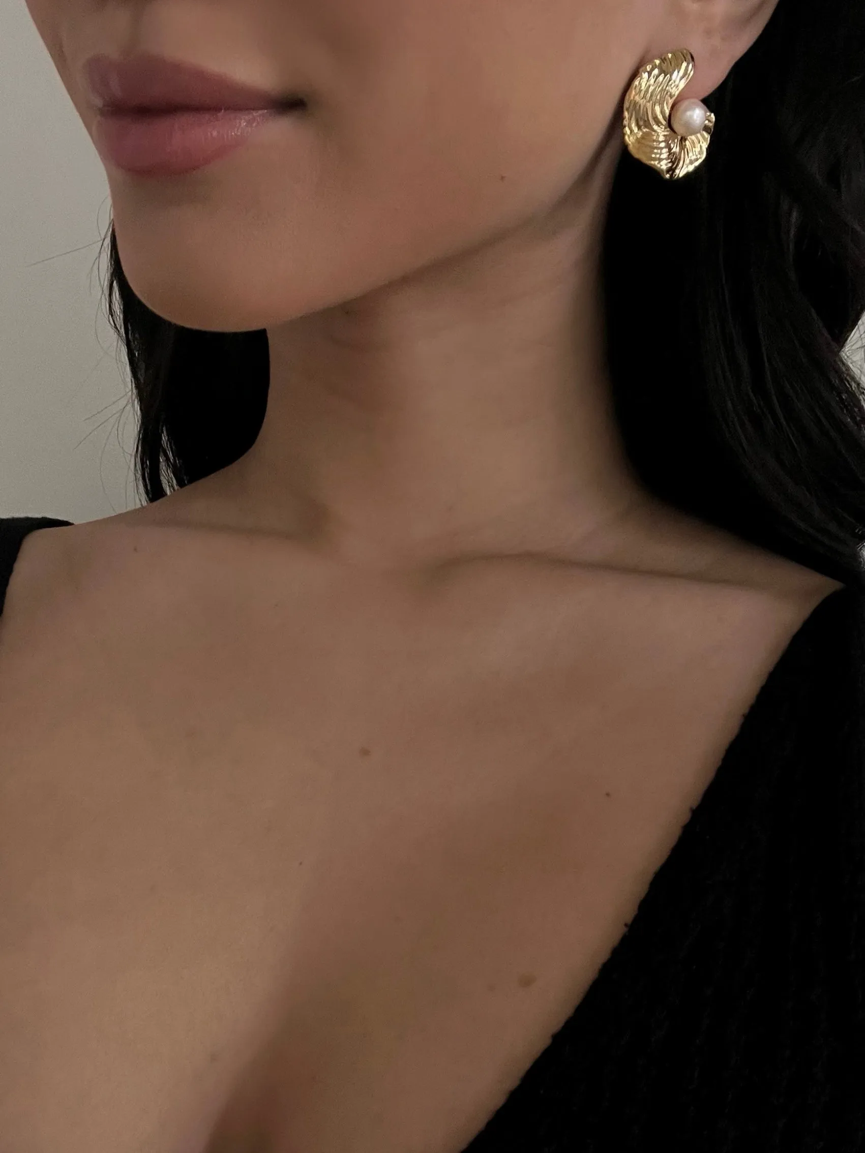 27 Pearl Swirl Stud Earrings sold by 27 Boutique product image thumbnail 5