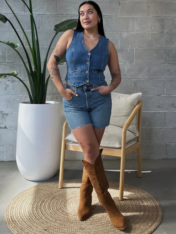 **PRESALE** LEVI'S Jaylah Denim Vest sold by 27 Boutique