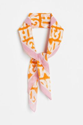 Patterned scarf sold by H&M