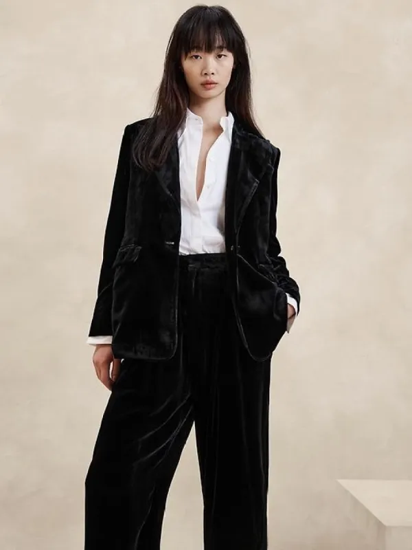Alyse Relaxed Velvet Blazer sold by Banana Republic