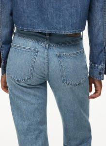 the 90s joni lo-rise loose jean sold by Aritzia