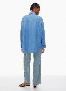 the 80s comfy denim shirt sold by Aritzia