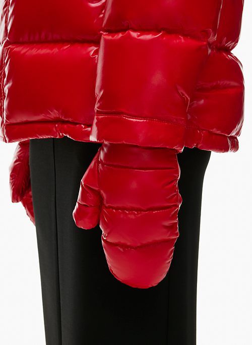 the super puff™ mitten sold by Aritzia