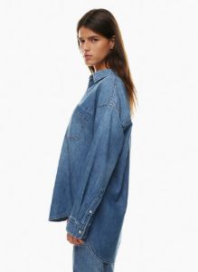 the 80s comfy denim shirt sold by Aritzia