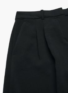 Aritzia Women's The Effortless Pant Lo-Rise in Black size 8 sold by Aritzia