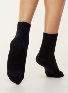 unwind ankle sock sold by Aritzia