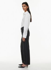 the 90s marlo hi-rise baggy jean sold by Aritzia
