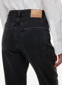 the 90s marlo hi-rise baggy jean sold by Aritzia