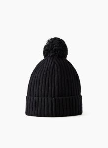 echo beanie sold by Aritzia