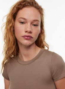 sinchseamless™ willow hip t-shirt sold by Aritzia