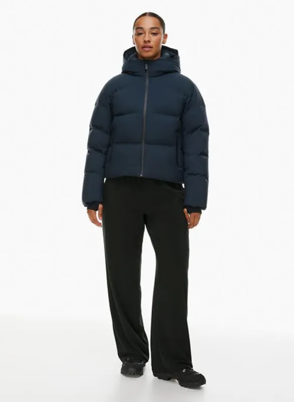 the super puff₂o™ shorty sold by Aritzia