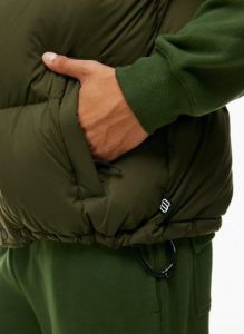 the super puff™ vest mens sold by Aritzia