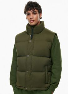 the super puff™ vest mens sold by Aritzia