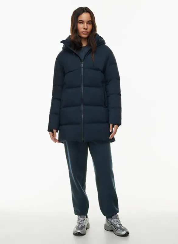 the super puff₂o™ mid sold by Aritzia