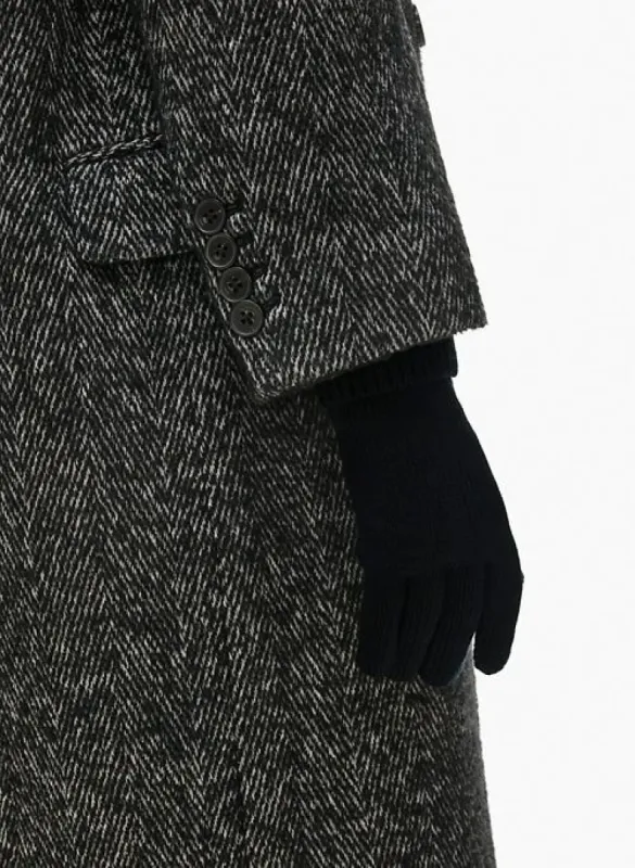 mae gloves sold by Aritzia