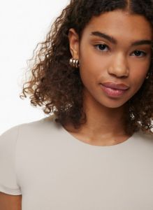 contour crew hip t-shirt sold by Aritzia
