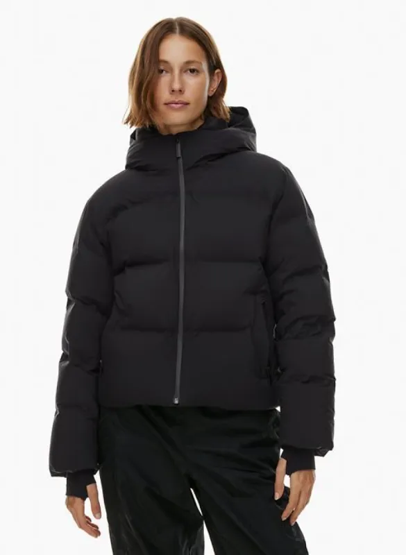 the super puff₂o™ shorty sold by Aritzia