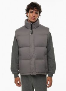 the super puff™ vest mens sold by Aritzia