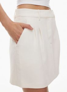 the effortless skirt™ mini sold by Aritzia