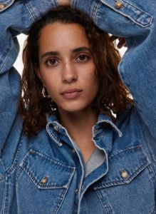 the 90s denim shirt sold by Aritzia