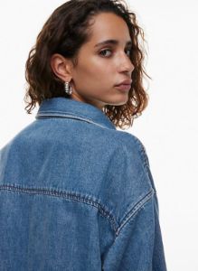 the 90s denim shirt sold by Aritzia