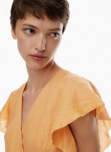 rosebery linen blouse sold by Aritzia