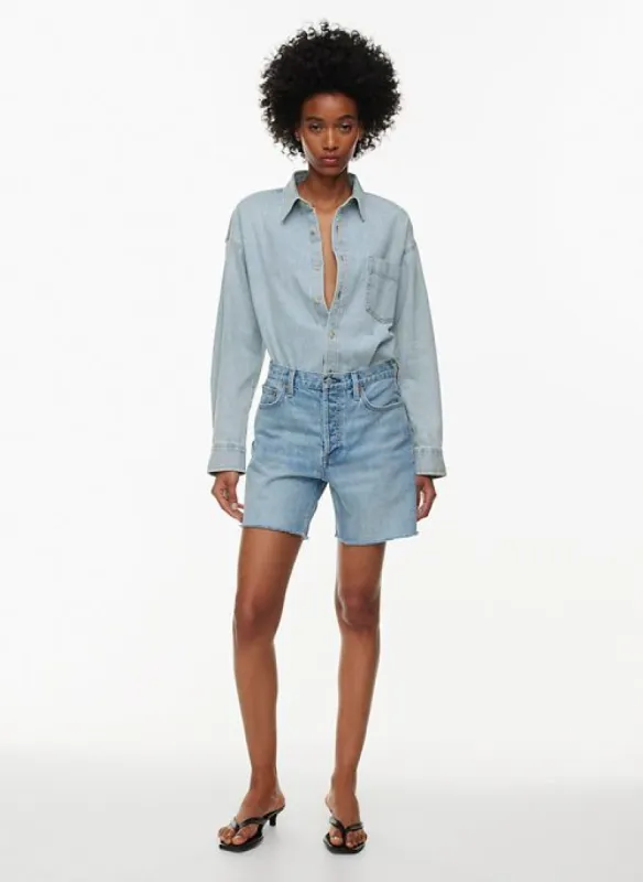 the 90s baggy cut-off denim short sold by Aritzia
