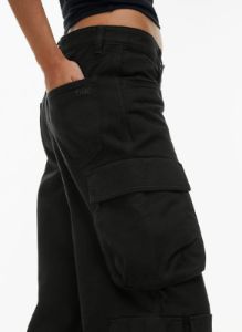 district cargo pant sold by Aritzia