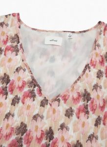 daydreamer v-neck blouse sold by Aritzia