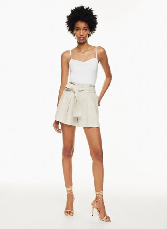 della linen short sold by Aritzia