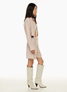 the effortless linen 7 short™ sold by Aritzia