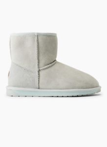 tna x emu stinger mini sold by Aritzia