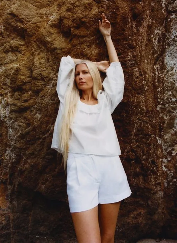 fable linen 3 short sold by Aritzia