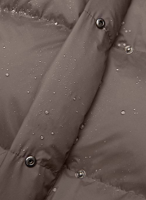the duvet puffer short sold by Aritzia product image thumbnail 12