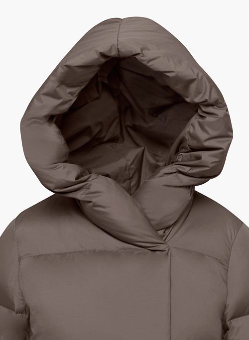 the duvet puffer short sold by Aritzia product image thumbnail 9