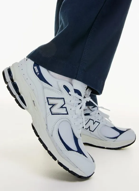 2002 sold by Aritzia