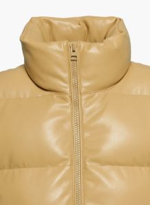 vista puffer vest sold by Aritzia