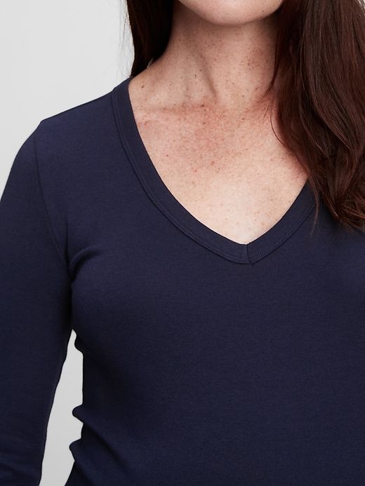 Maternity Modern V-Neck T-Shirt sold by GAP product image thumbnail 4