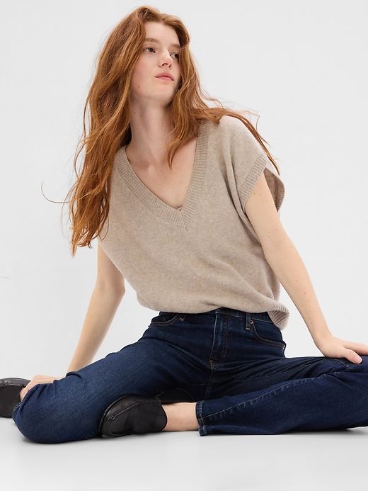 Mid Rise Classic Straight Jeans sold by GAP product image thumbnail 3