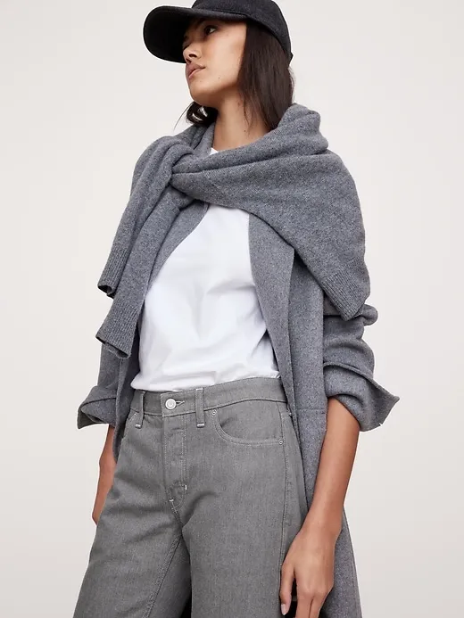 Mid-Rise Straight Ankle Jean sold by Banana Republic product image thumbnail 3