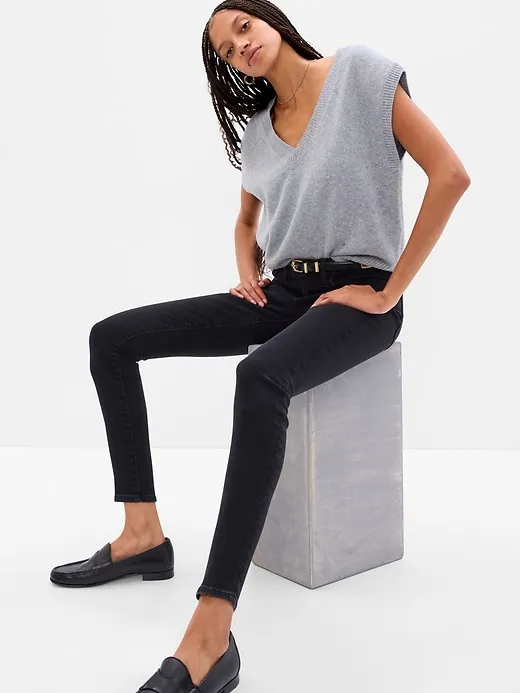 Mid Rise True Skinny Jeans sold by GAP product image thumbnail 3
