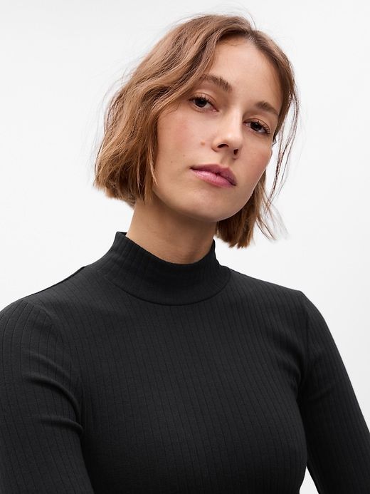 Modern Mockneck Cropped T-Shirt sold by GAP product image thumbnail 3