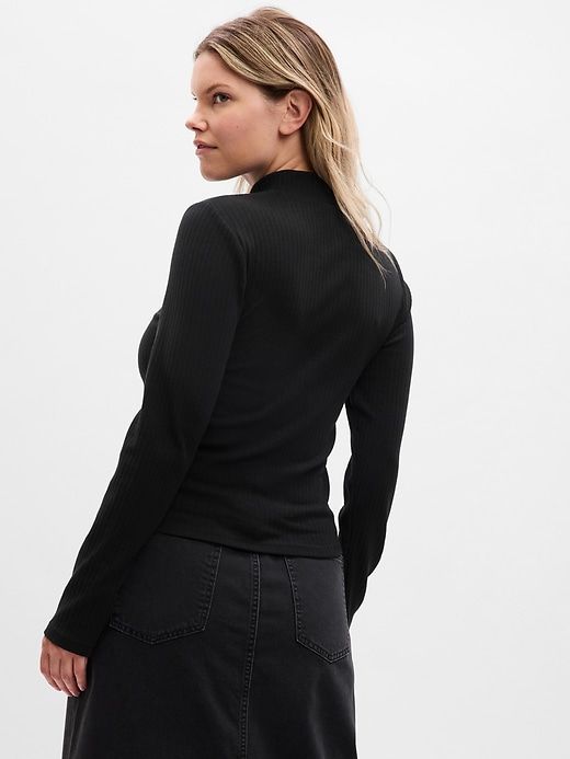 Modern Mockneck Cropped T-Shirt sold by GAP product image thumbnail 5