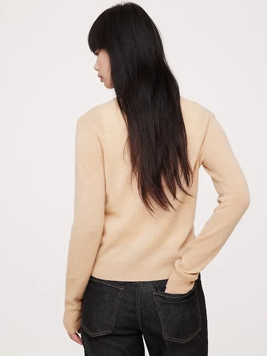 Lightweight Cashmere V-Neck Sweater sold by Banana Republic product image thumbnail 5