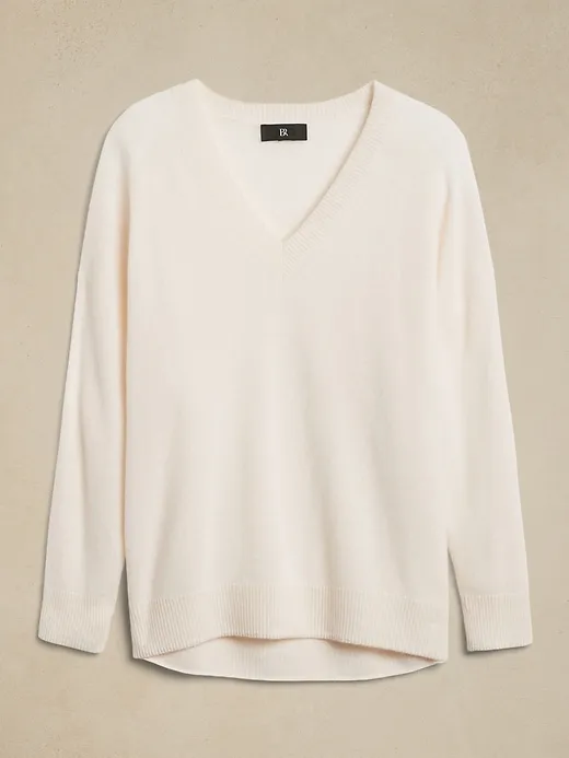 Caro Lightweight Cashmere V-Neck Sweater sold by Banana Republic product image thumbnail 4