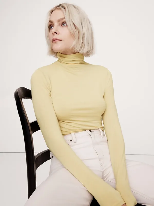 Wool-Blend Turtleneck T-Shirt made by Banana Republic